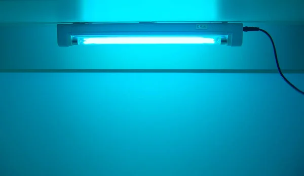 UV lamp sterilization of an aquarium